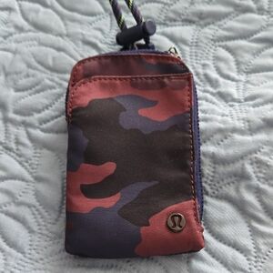 lululemon athletica Camouflage Key Holder - Red and Black